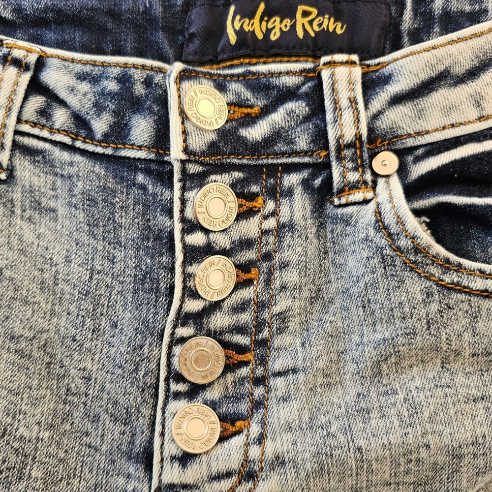 Indigo Rein Acid Wash High Rise Button Fly Denim Shorts Blue Sz 9/28 Distressed - Picture 3 of 6